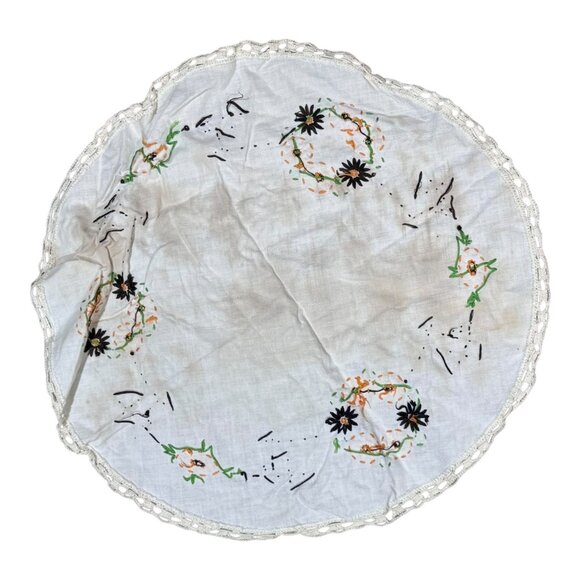Vintage 16.25" Round Embroidered Daisy Linen Tablecloth With Floral Design READ - Picture 4 of 5
